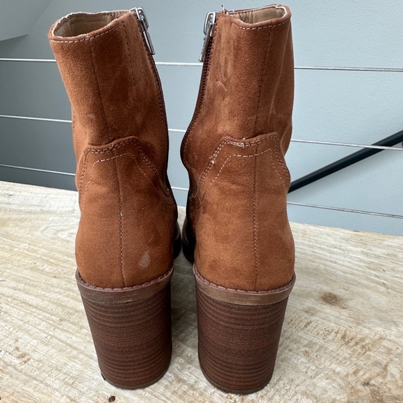 Target Brown Suede Ankle Boots with Block Heel and Side Zipper fall festival 9 - Picture 5 of 7